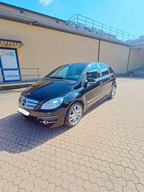 Mercedes-benz - APERTI AD AGOSTO