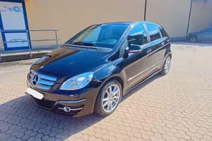 Mercedes-benz - APERTI AD AGOSTO
