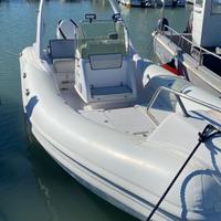 Splendido gommone SACS con motore EVINRUDE 200hp