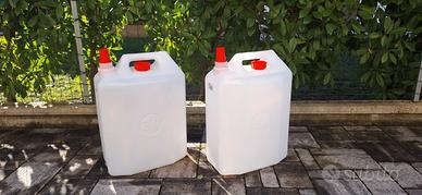 Due taniche in plastica nuove da 30 litri