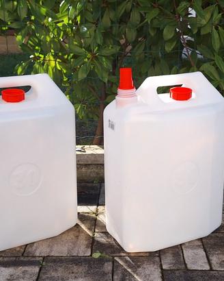 Due taniche in plastica nuove da 30 litri