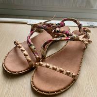 Sandali bassi estivi in cuoio