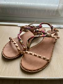 Sandali bassi estivi in cuoio