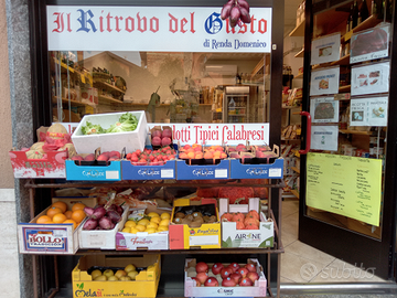 Negozio generi alimentari prodotti tipici