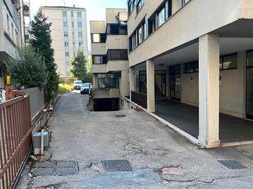Locale commerciale A/10 di 273 mq a Trento città