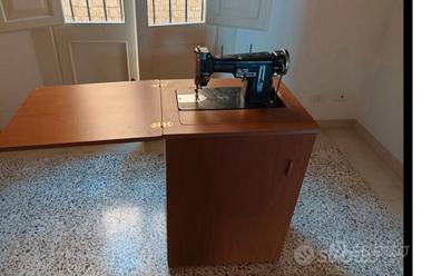 Macchina da cucire necchi