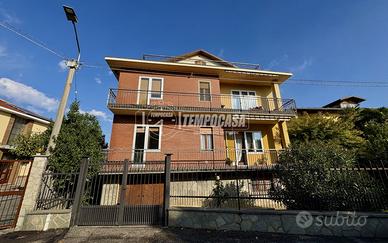 QUADRILOCALE IN BIFAMILIARE CON DOPPIO SERVIZIO, T