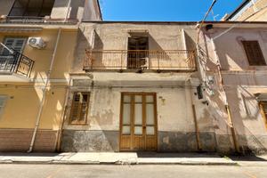 Casa indipendente a Partinico, Via Calatafimi