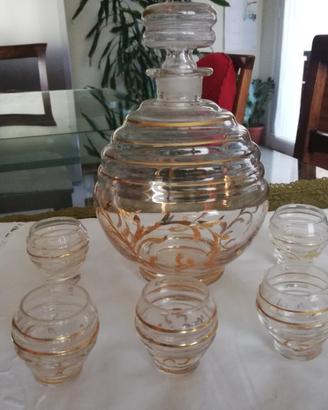 Bottiglia vintage da liquore con 5 bicchierini