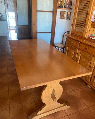 Tavolo e sedie legno naturale noce