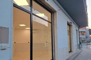 Negozio mq.80 due vetrine fronte strada