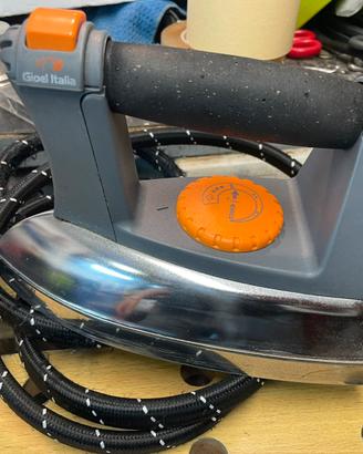 Ferro da stiro a vapore