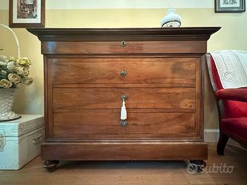 Antico comò cappuccino in noce, metà ottocento.