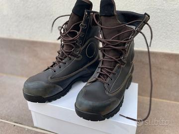 Anfibi stivali vibram montagna soft air