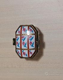 Porta pillole in porcellana