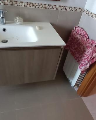 lavabo ,mobile e specchio con luce x bagno