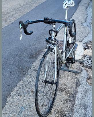 Bici da strada con marchio Rossignoli