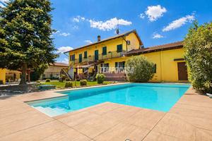 CASCINALE COMPLETAMENTE RISTRUTTURATO !!!