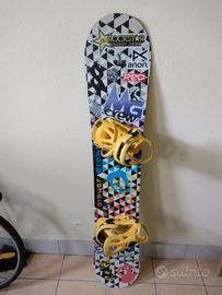 Tavola da snowboard Drake + attacchi