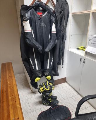 tuta Gimoto t.58/ Stivali n.45/guanti xl 