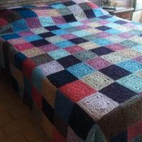 Coperta matrimon stile granny fatta all'uncinetto 