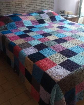 Coperta matrimon stile granny fatta all'uncinetto 
