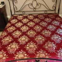 Copriletto in raso cucito a mano