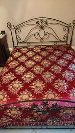 Copriletto in raso cucito a mano