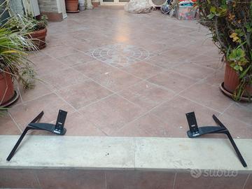 Piedi per televisore 