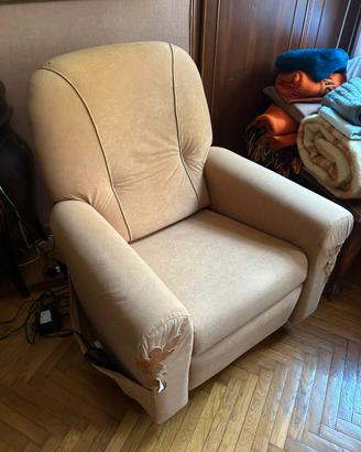 POLTRONA ELETTRICA PER ANZIANI