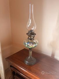 Lampada a petrolio Paul Dupont in vetro opalino
