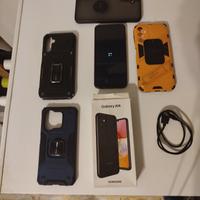 smartphone Samsung A14 con 4 cover