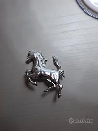Stemma Ferrari in metallo argentato 