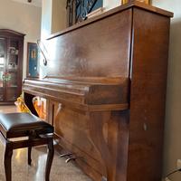 Pianoforte verticale Steinway