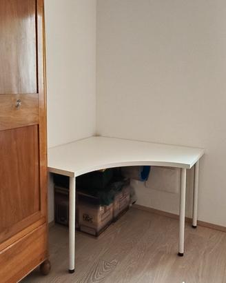 tavolo scrivania angolare bianca IKEA linnmon