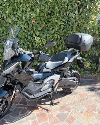 Honda XADV 750 modello 2026 colore Graphite Black