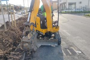 Mini escavatore jcb  18
