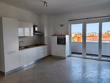 Oristano centro ampio trivano arredato 