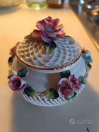 VASETTO CON COPERCHIO IN FINE PORCELLANA