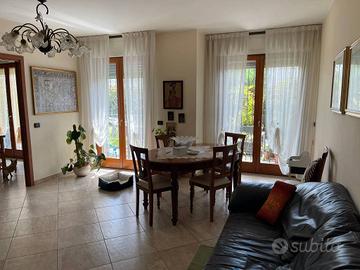 Appartamento di 150 m² con 5 locali e box auto a S
