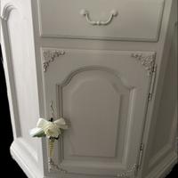 Shabby angoliera restaurata decorata com fregi