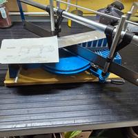 Attrezzo taglia battiscopa