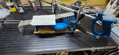 Attrezzo taglia battiscopa