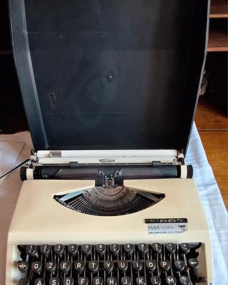 Macchina da scrivere Triumph Tippa portatile