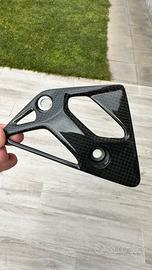 Protezione in carbonio regolatore di tensione