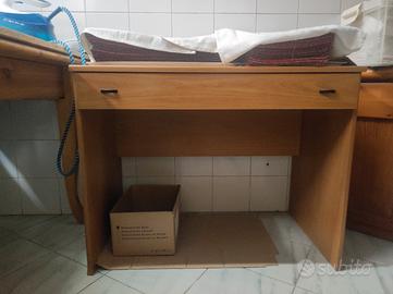 scrivania con cassetto 