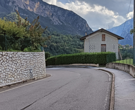 Castel Ivano fr. Strigno/ Casa singola con terreno