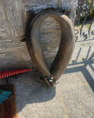 Antico Collare da Cavallo in Legno e Pelle, giogo 