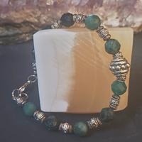 bracciale stile etnico acciaio e pietra verde