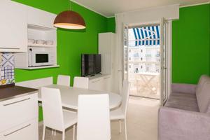 Frontemare/nuovo/piscina/4° piano/2 camere/2 bagni